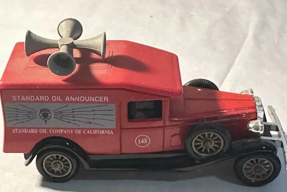 Vintage Lledo Chevron 1936 Packard Standard Oil Announcer Car England A203